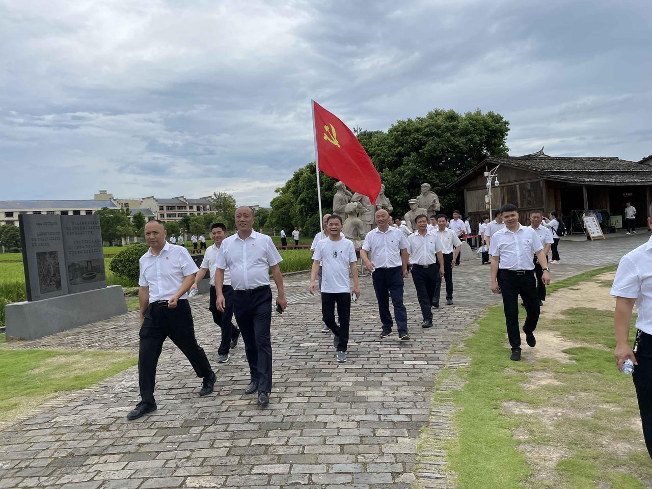 兴国县发展和改革局领导团队，引领地方发展的核心力量新篇章